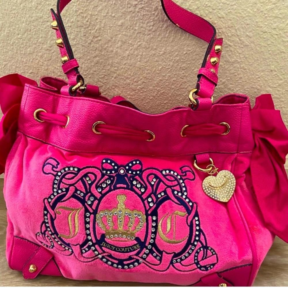 💖👛🎀ISO HOT PINK JUICY COUTURE PURSE🎀👛💖